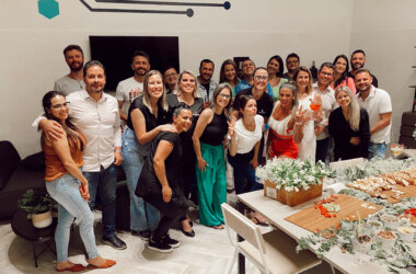 Happy hour com clientes e moradores Now By Lumis
